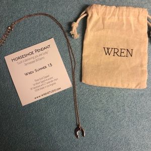 Simple horseshoe pendant necklace